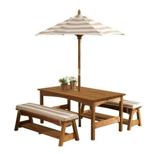 Holz-Kindergarten-Set mit Tisch, zwei Bänke, Kissen und Sonnenschirm (braun mit weißen Streifen) - Kidkraft (00500)